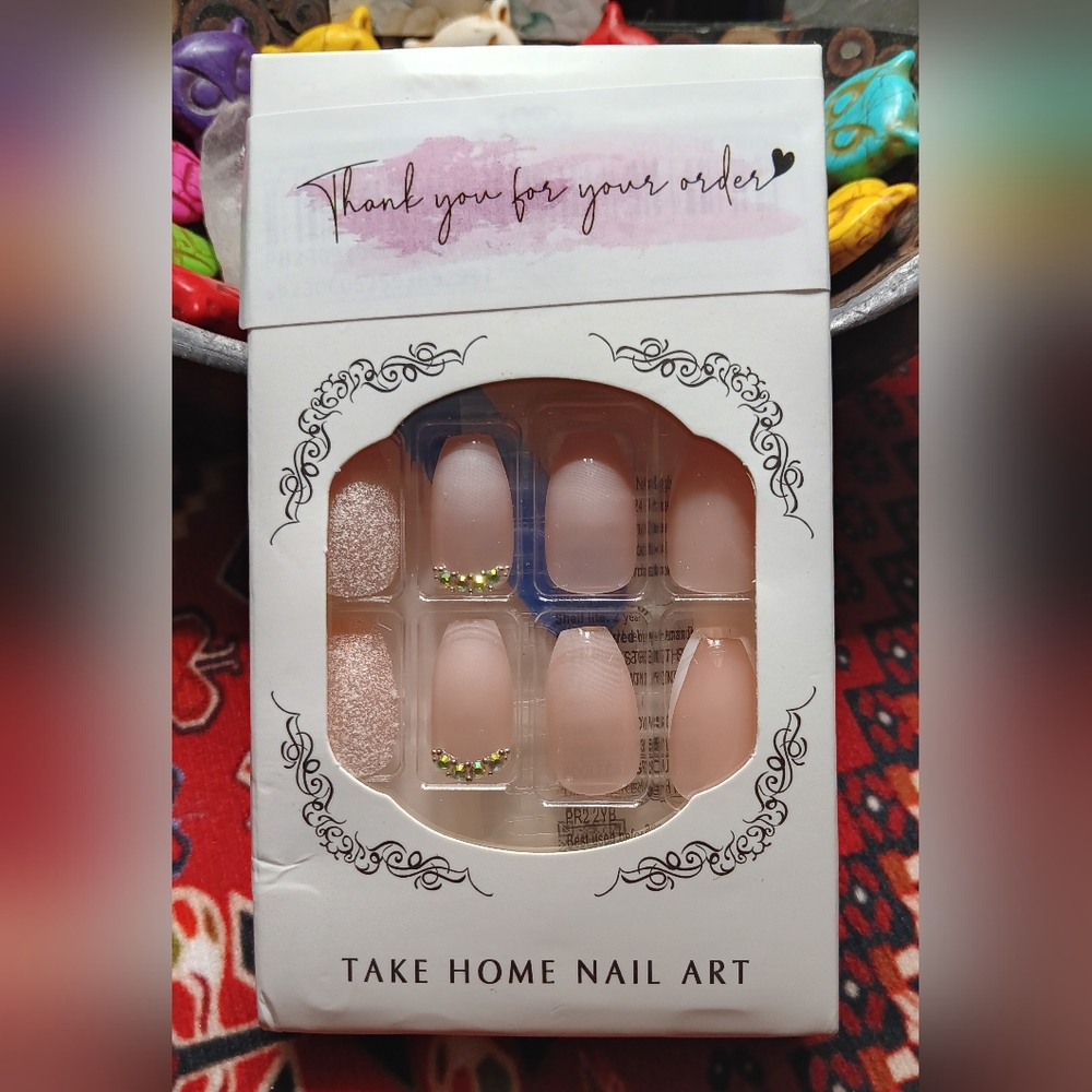 ⭐️Sz. MED, SQ TIP PINK/PEACH NAILS WITH BLING, SPARKLES, SOLID & SIDE DESIGNS!